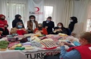 Ak kadınlardan Kızılay Alanya'ya destek
