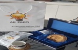 Ak Parti'den üyelere kongre hediyesi