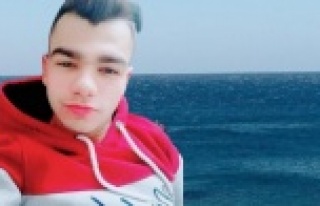 Alabora olan bottaki genci arama çalışmaları sürüyor