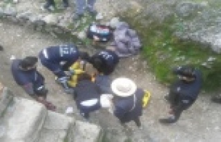 Alanya'da Rus kadın surlardan düştü!