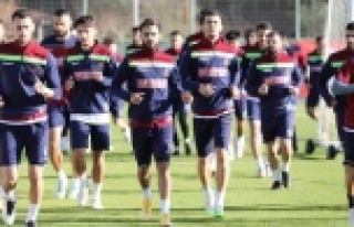 Alanyaspor kafilesi havaalanında mahsur kaldı