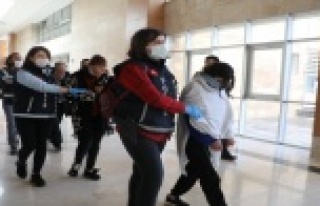 Antalya’da ‘altın kızlardan’1 milyon TL’lik...