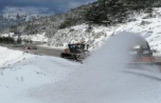 Antalya’da karla mücadele