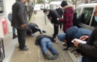 Bankamatik kuyruğunda fenalaşan adam hayattını...