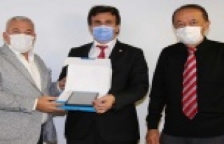 Başkan Şahin'den eğitime tablet desteği