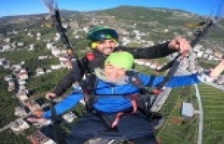 Bisikletiyle dünyayı gezen Japon fotoğrafçı Alanya...