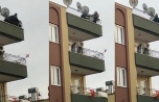 Çatıda intihara teşebbüs eden genç kadının...