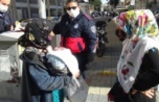 Dondurucu soğukta 10 günlük bebeğiyle dilenirken...