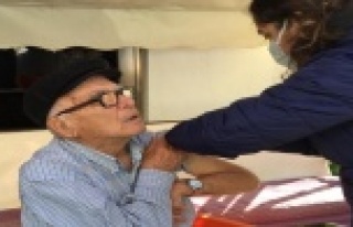 Huzurevi sakinleri Covid 19 aşılarını yaptırdı