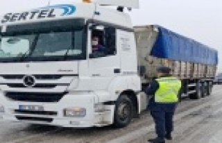 Jandarmadan kış lastiği uygulaması