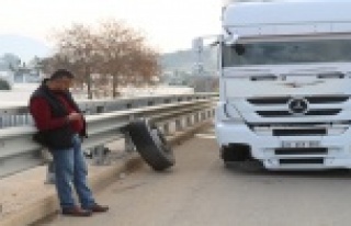 Kesintisiz 8 saat yol yapan tır şoförü uçuruma...