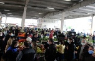 Kısıtlama öncesi semt pazarlarına akın ettiler