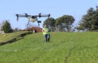 10 dakikada 10 dönüm tarlayı ilaçlayabilen zirai...