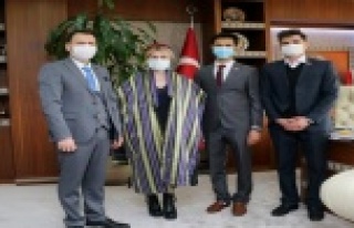 Afganistanlı baba-kızın üniversitesi başarısı