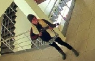 Alanya'da kaçak barakası yıkılınca pompalıyla...