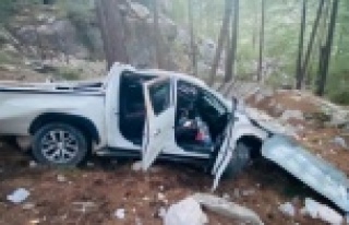 Alanya'da kamyonet uçurumdan yuvarlandı: 5...