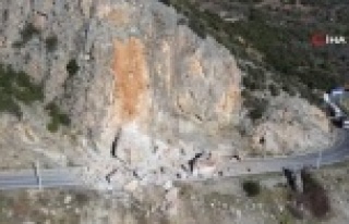Alanya-Mersin yoluna düşen kaya dinamitle patlatılacak