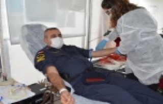 Alanya’da jandarmadan Kızılay’a kan bağışı