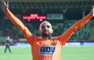 Alanyaspor'da kaptan Efecan Karaca'nın...