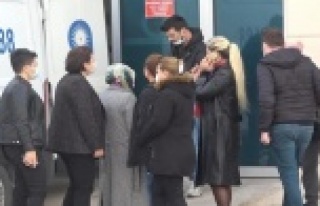 Anne ve oğullarının kardeş gözyaşı