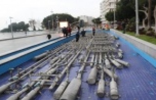 Dev süs havuzunun fıskiyelerini çaldılar!