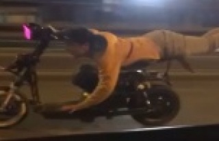 Elektrikli bisiklet üzerinde yatarak tek elle ölümüne...