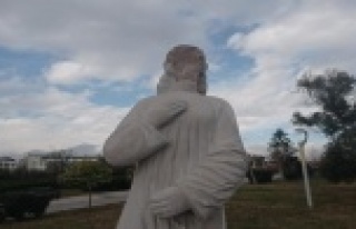 Heykellere zarar veren şüpheli yakalandı