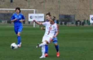 Kadın millilerden Alanya'da turnuva