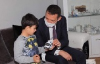 Kaymakam Ürkmezer, Ayaz ve Güneş'in evlerine...