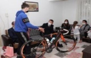 Kaymakam Ürkmezer'den minik Azra'ya ziyaret