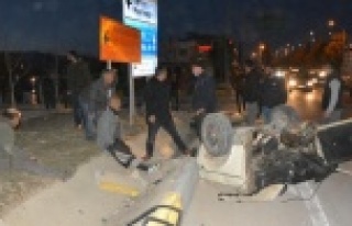 Kazada ikiye bölünen araçtan sağ çıktılar