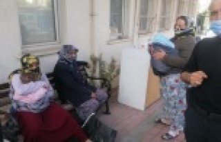 Kucaklarında bebekle polise yakalanan dilencilere...