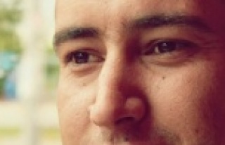 Öğretmen yatağında ölü bulundu