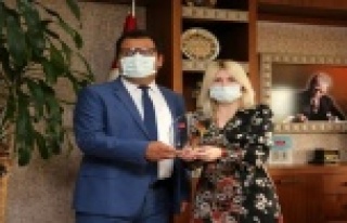 Rektör Özkan’a SivilAnT Projesine katkılarından...