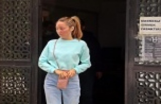 Rus turiste silah göstererek telefonunu gasp eden...