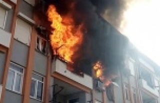 Son katta başlayıp 2 daireyi kül etti, vatandaşlar...