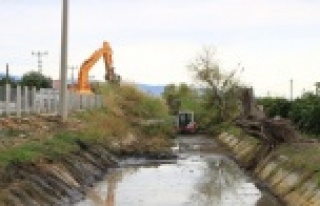 Sulama kanallarını temizleniyor