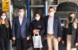 Alanya Ak Gençlik'ten kadınlara jest