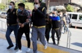 Alanya'da fuhuş çetesi çökertildi