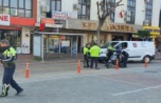 Alanya'da polisten kurallara uymayan sürücülere...