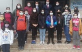 Alanya'da yüz yüze eğitime başlayan öğrenci...