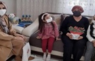 Alanya’da öğrenciler yaşlıları sevindirdi