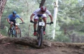 Alanya’da zorlu yollarda 101 sporcu pedal çevirdi