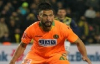 Alanyasporlu Caulker taraftarların sorularını yanıtladı