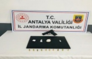 Antalya'da jandarmadan uyuşturucu baskını
