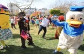 Antalya'da renkli Nevruz kutlaması