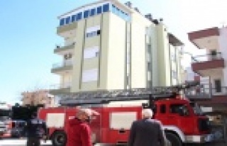 Antalya'da terasta korkutan yangın