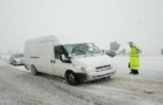 Antalya-Konya karayolunda kar kalınlığı 60-70...