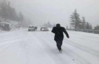 Antalya-Konya karayolunda yoğun kar yağışı