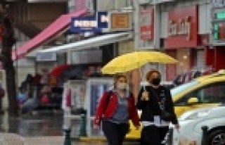 Antalya’da yağışlı hava hayatı olumsuz etkiledi